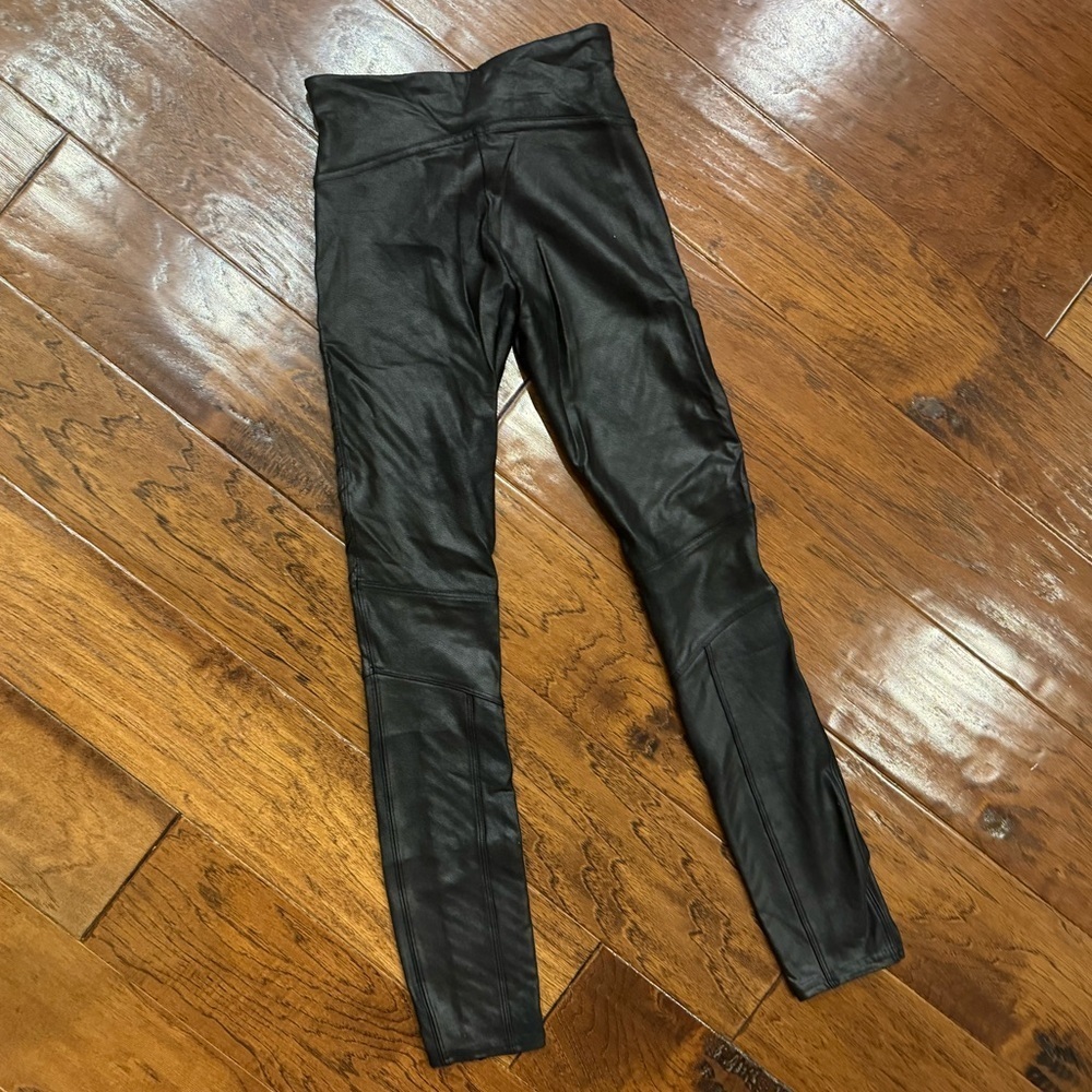 SPANX Black Faux Leather moto leggings, size XS petite - Picture 5 of 9